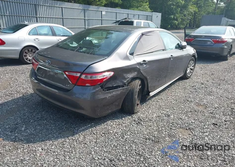 2015 Toyota Camry Le z USA, uszkodzony, nr VIN 4T4BF1FK8FR470639